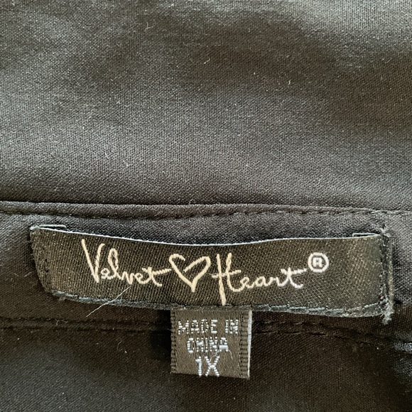 Velvet Heart Classic Black Top - Picture 5 of 5